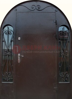 Арочная дверь со стеклом и ковкой ДА-16 под старину в Самаре