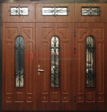 Парадная дверь с металлическими вставками и ковкой ДПР-72 в дом в Самаре