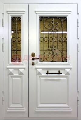 Белая парадная металлическая дверь со стеклом и ковкой ДПР-83 в Самаре