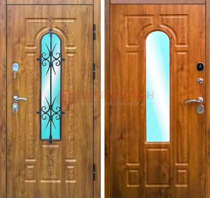 Входная дверь со стеклом и ковкой ДСК-54 для частного дома в Самаре