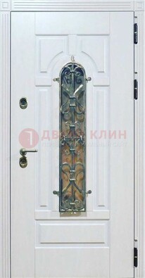 Белая остекленная металлическая дверь с ковкой ДСК-98 в Самаре