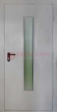 Белая металлическая противопожарная дверь со стеклянной вставкой ДТ-2 в Пскове