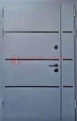 Серая металлическая тамбурная дверь с молдингами ДТМ-42 в Самаре
