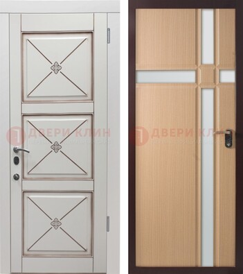 Белая уличная дверь с зеркальными вставками внутри ДЗ-94 в Самаре