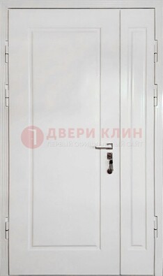 Полуторная металлическая дверь с МДФ в белом цвете ПЛ-24 в Самаре