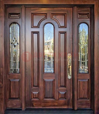 Железная классическая дверь с массивом дуба и витражом ВЖ-18 в Самаре