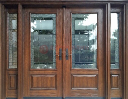 Распашная стальная дверь с массивом с витражом и фрамугами ВЖ-21 в Самаре